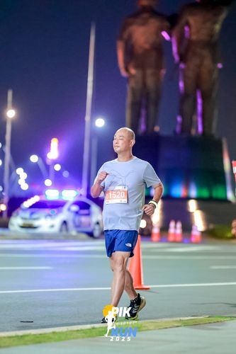 Race photo from PIK NITE RUN 2025