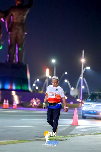 Race photo from PIK NITE RUN 2025