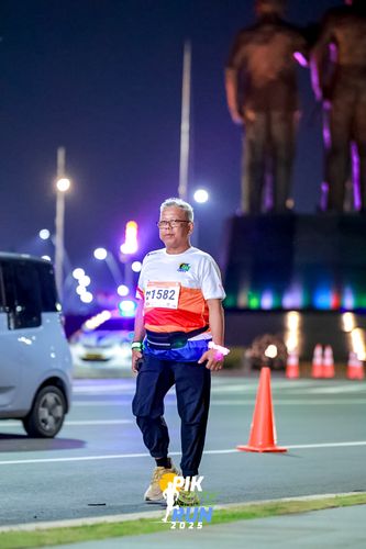 Race photo from PIK NITE RUN 2025