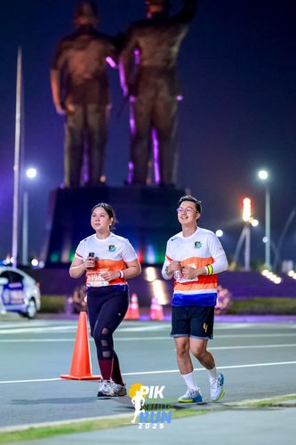 Race photo from PIK NITE RUN 2025