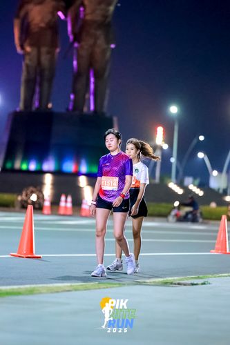 Race photo from PIK NITE RUN 2025