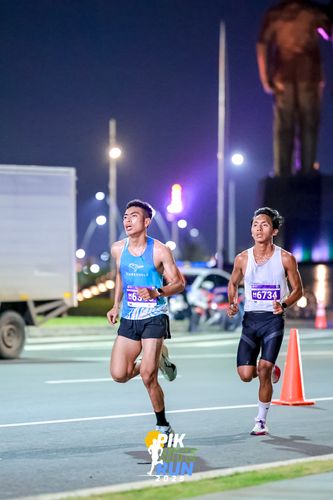 Race photo from PIK NITE RUN 2025