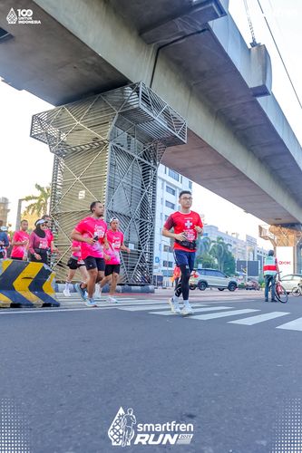 Race photo from Smartfren Run 2025 