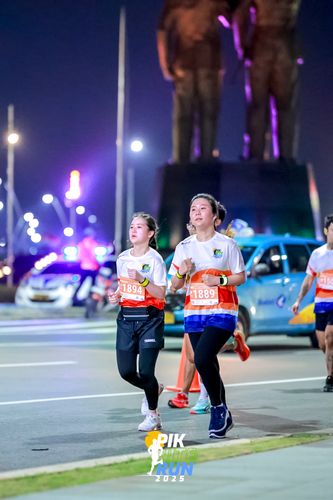 Race photo from PIK NITE RUN 2025