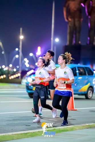 Race photo from PIK NITE RUN 2025