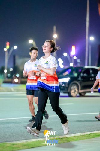 Race photo from PIK NITE RUN 2025