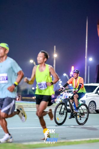 Race photo from PIK NITE RUN 2025