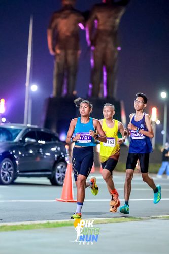 Race photo from PIK NITE RUN 2025