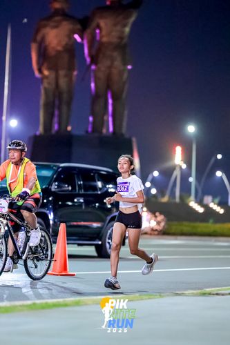 Race photo from PIK NITE RUN 2025