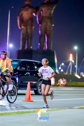 Race photo from PIK NITE RUN 2025