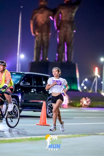 Race photo from PIK NITE RUN 2025