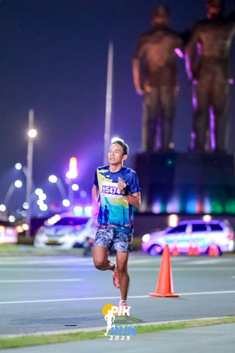 Race photo from PIK NITE RUN 2025