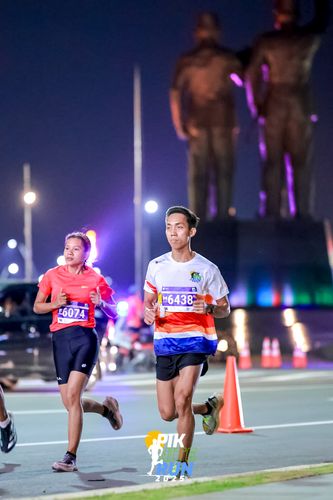 Race photo from PIK NITE RUN 2025