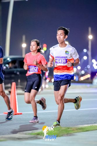 Race photo from PIK NITE RUN 2025