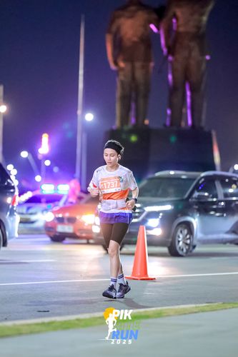 Race photo from PIK NITE RUN 2025