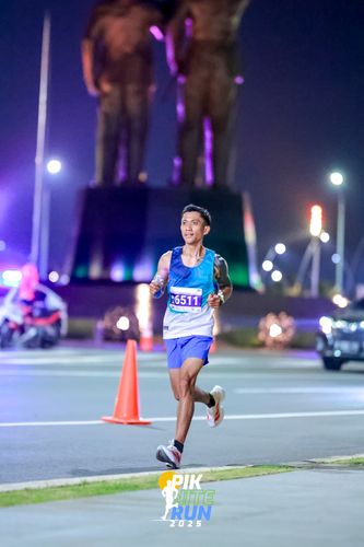 Race photo from PIK NITE RUN 2025