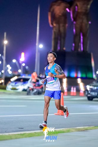 Race photo from PIK NITE RUN 2025