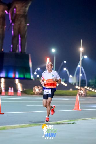 Race photo from PIK NITE RUN 2025