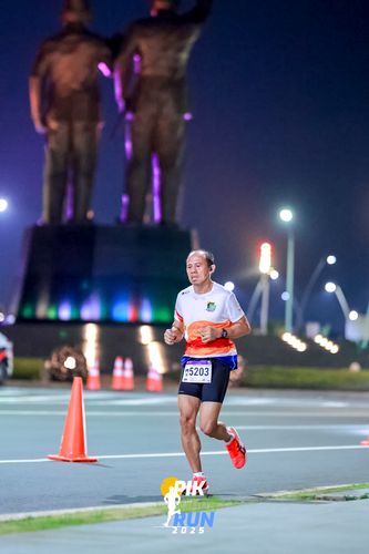 Race photo from PIK NITE RUN 2025