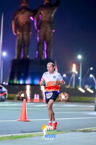 Race photo from PIK NITE RUN 2025