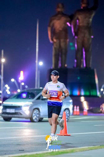 Race photo from PIK NITE RUN 2025