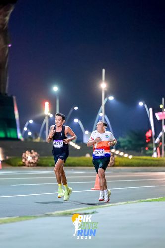 Race photo from PIK NITE RUN 2025