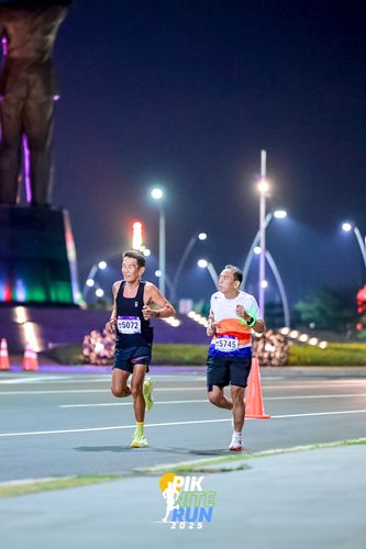 Race photo from PIK NITE RUN 2025