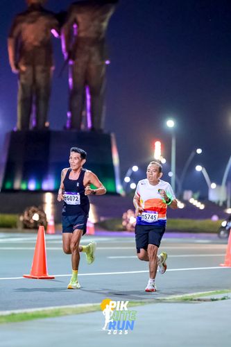 Race photo from PIK NITE RUN 2025