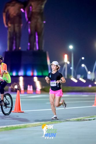 Race photo from PIK NITE RUN 2025