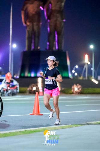 Race photo from PIK NITE RUN 2025