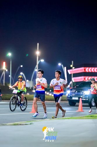 Race photo from PIK NITE RUN 2025