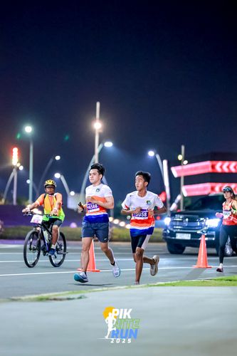 Race photo from PIK NITE RUN 2025