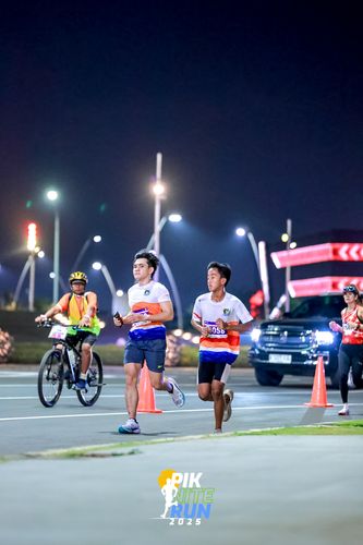 Race photo from PIK NITE RUN 2025