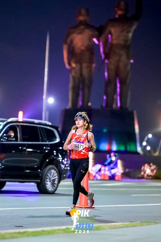 Race photo from PIK NITE RUN 2025