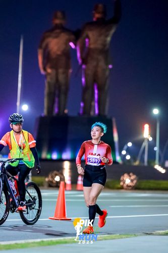 Race photo from PIK NITE RUN 2025