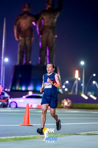 Race photo from PIK NITE RUN 2025
