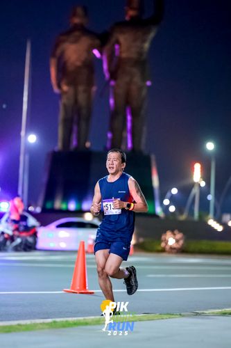 Race photo from PIK NITE RUN 2025