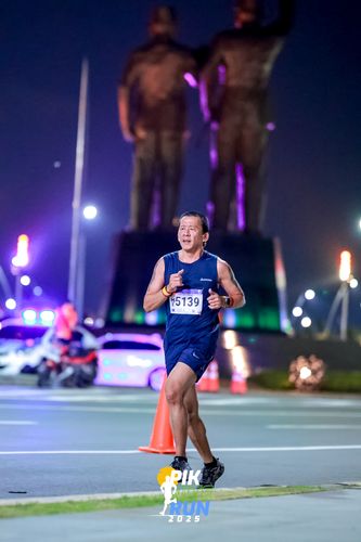 Race photo from PIK NITE RUN 2025