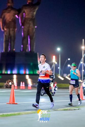 Race photo from PIK NITE RUN 2025