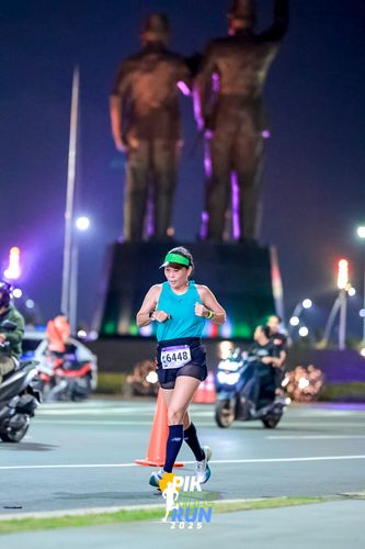 Race photo from PIK NITE RUN 2025