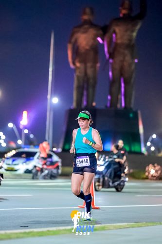 Race photo from PIK NITE RUN 2025