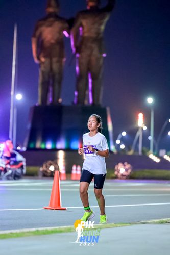 Race photo from PIK NITE RUN 2025
