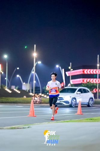 Race photo from PIK NITE RUN 2025