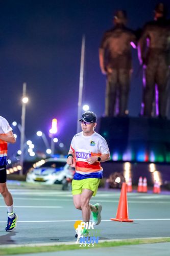 Race photo from PIK NITE RUN 2025