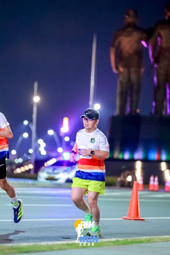 Race photo from PIK NITE RUN 2025