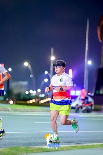 Race photo from PIK NITE RUN 2025