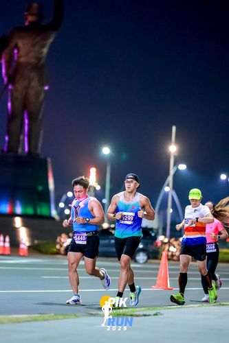 Race photo from PIK NITE RUN 2025