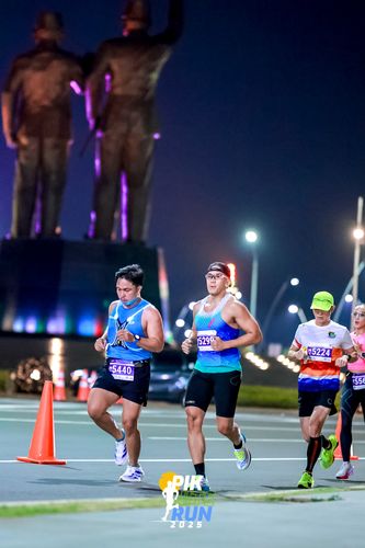 Race photo from PIK NITE RUN 2025