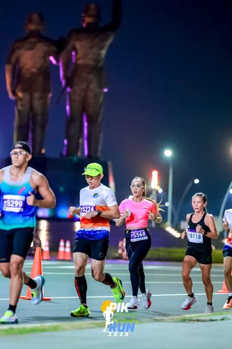 Race photo from PIK NITE RUN 2025