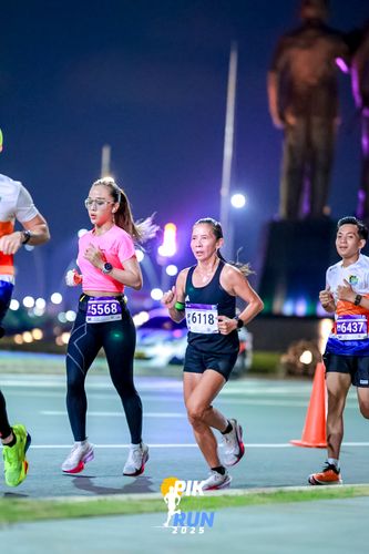 Race photo from PIK NITE RUN 2025